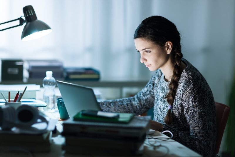 Why Students Lose Interest in Online Classes So Quickly